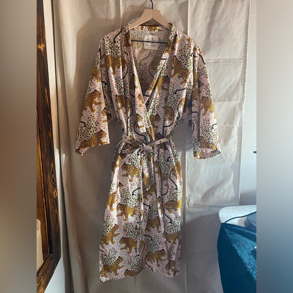 Printfresh cheetah pink robe set.